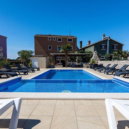 Family Friendly Apartments With A Swimming Pool Valbandon, Fazana - 2201 Штиньян Экстерьер фото