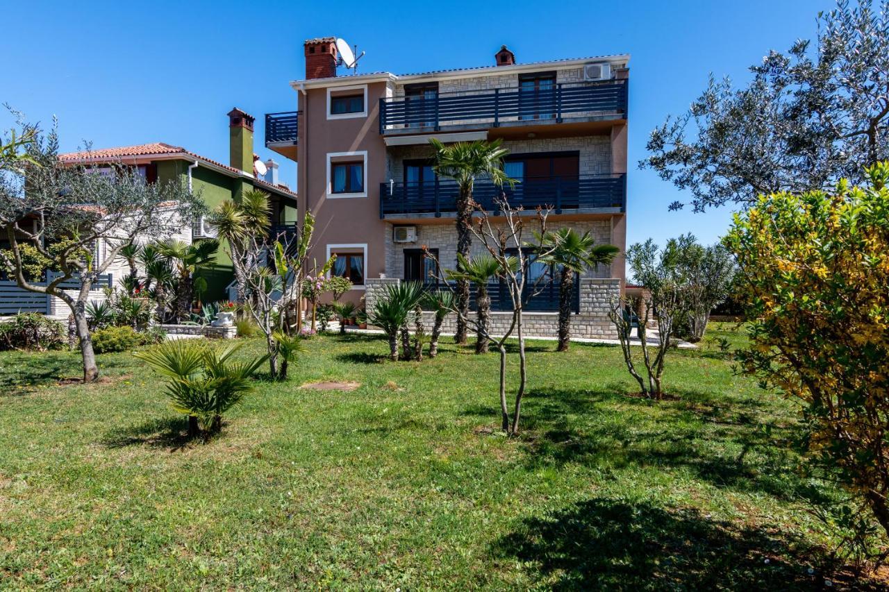 Family Friendly Apartments With A Swimming Pool Valbandon, Fazana - 2201 Штиньян Экстерьер фото