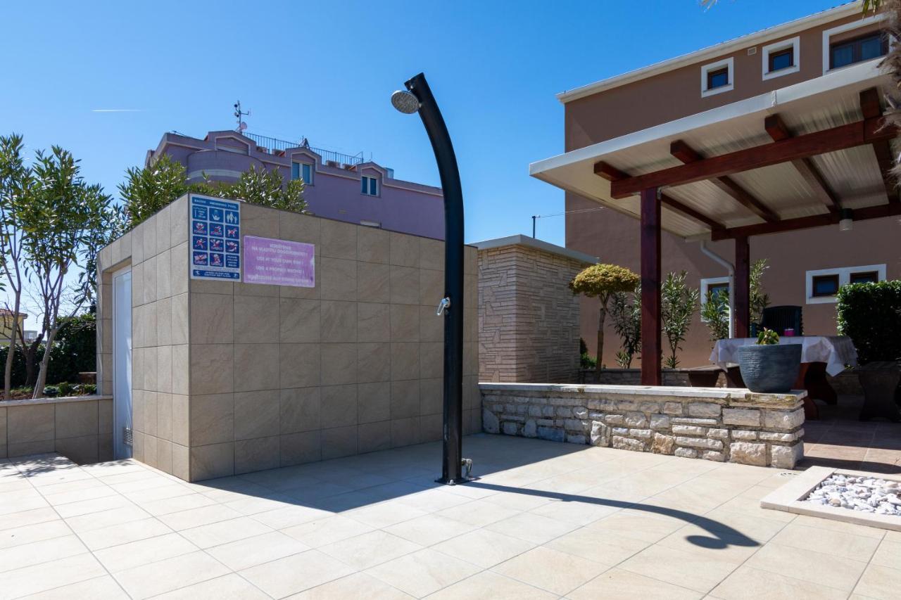 Family Friendly Apartments With A Swimming Pool Valbandon, Fazana - 2201 Штиньян Экстерьер фото