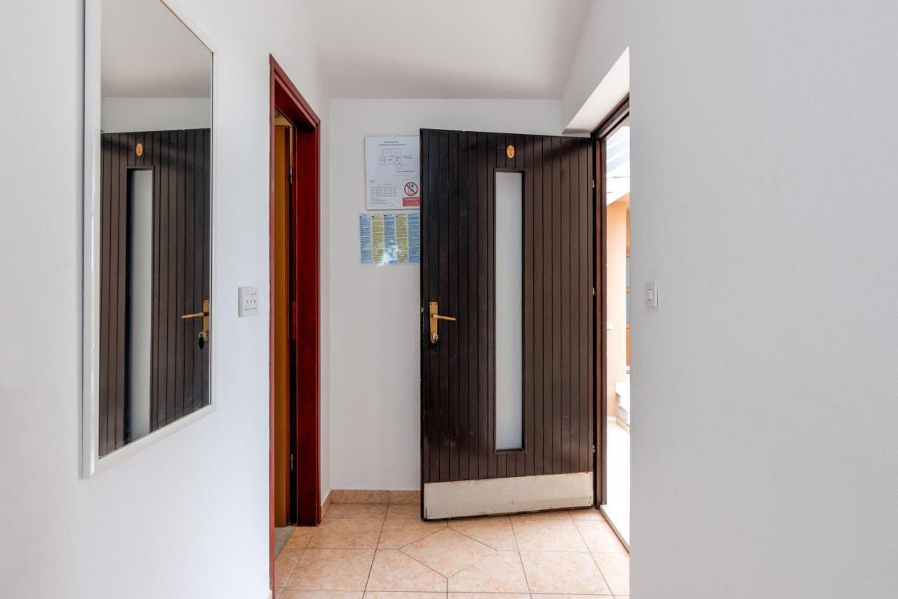 Family Friendly Apartments With A Swimming Pool Valbandon, Fazana - 2201 Штиньян Экстерьер фото