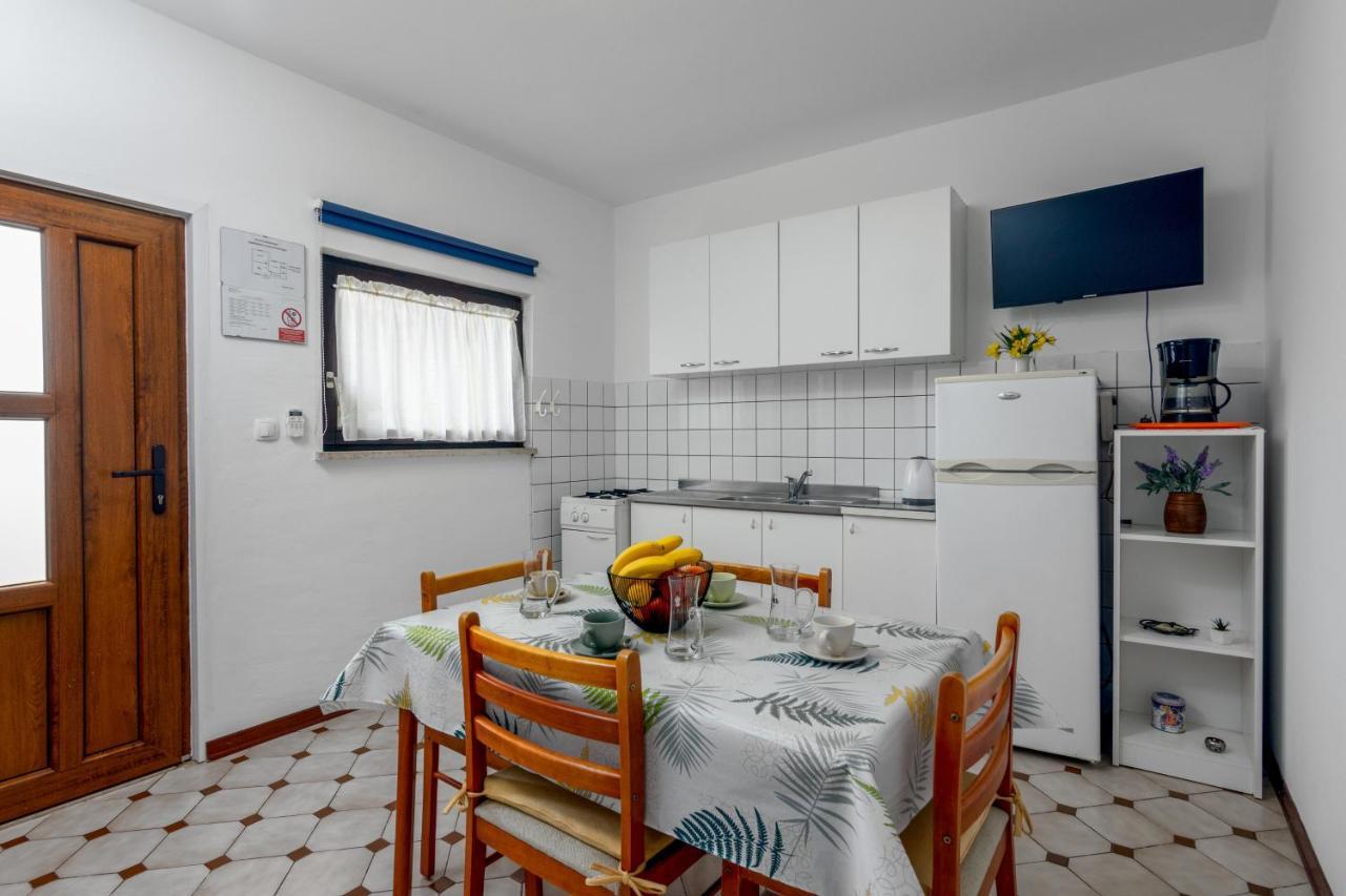 Family Friendly Apartments With A Swimming Pool Valbandon, Fazana - 2201 Штиньян Экстерьер фото