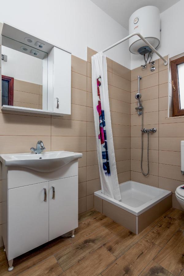Family Friendly Apartments With A Swimming Pool Valbandon, Fazana - 2201 Штиньян Экстерьер фото