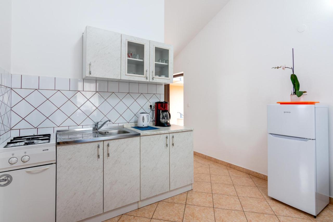 Family Friendly Apartments With A Swimming Pool Valbandon, Fazana - 2201 Штиньян Экстерьер фото