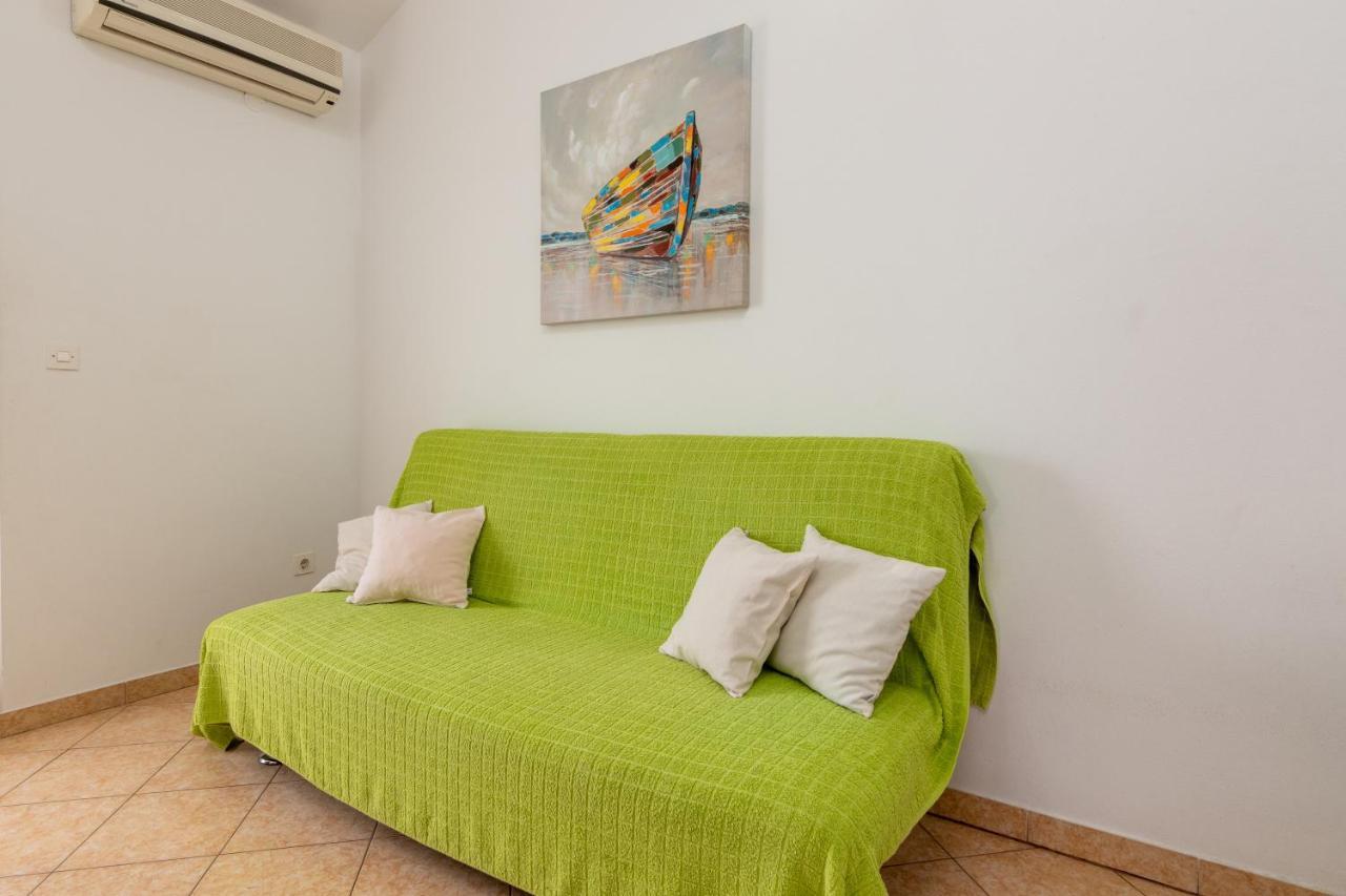 Family Friendly Apartments With A Swimming Pool Valbandon, Fazana - 2201 Штиньян Экстерьер фото