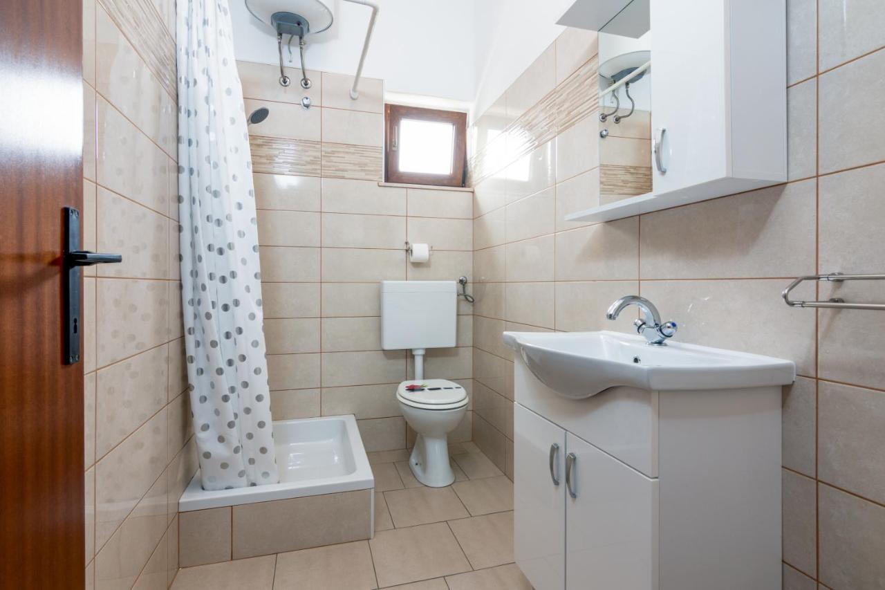 Family Friendly Apartments With A Swimming Pool Valbandon, Fazana - 2201 Штиньян Экстерьер фото