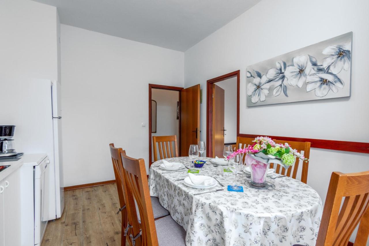Family Friendly Apartments With A Swimming Pool Valbandon, Fazana - 2201 Штиньян Экстерьер фото