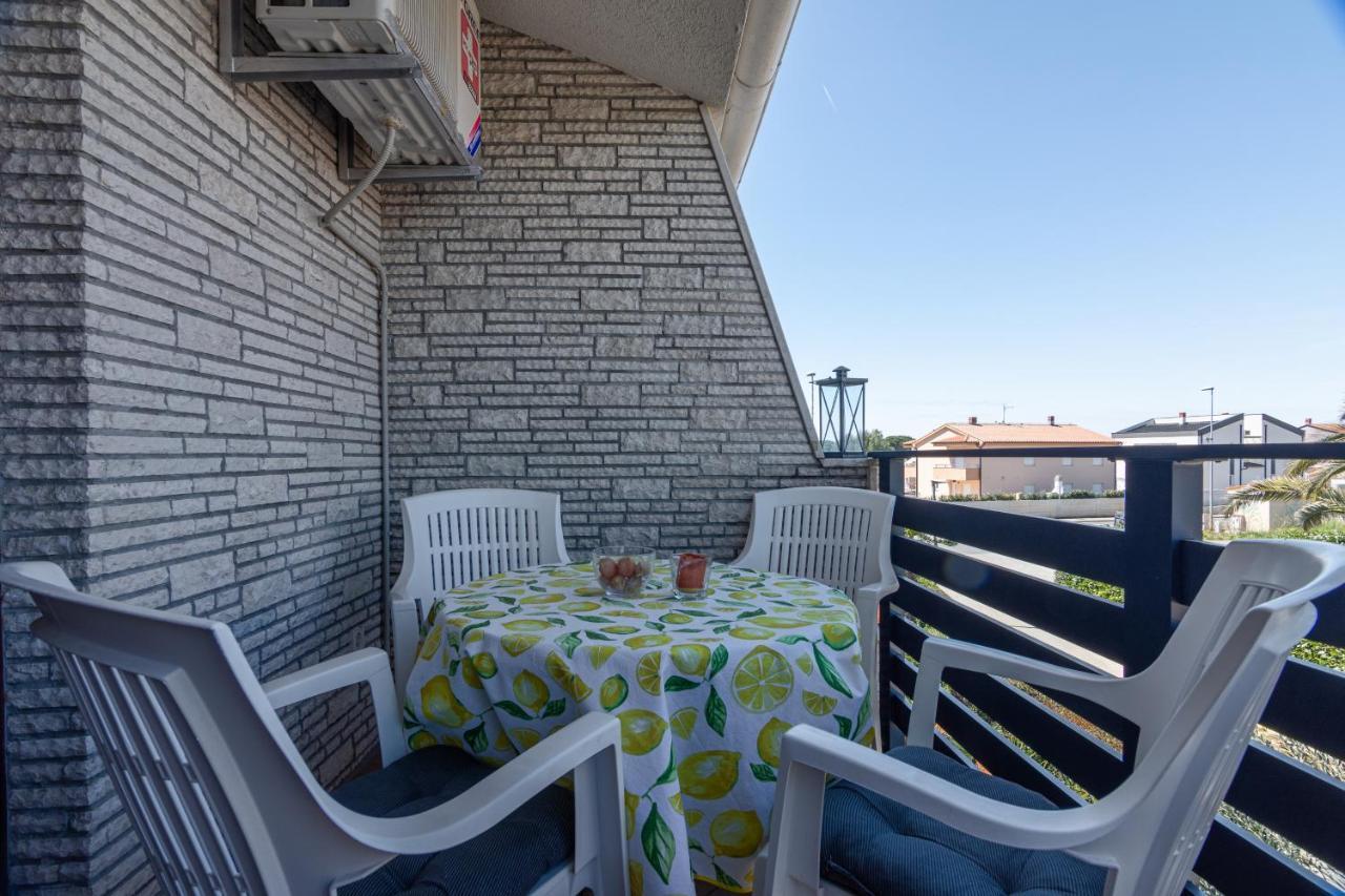 Family Friendly Apartments With A Swimming Pool Valbandon, Fazana - 2201 Штиньян Экстерьер фото