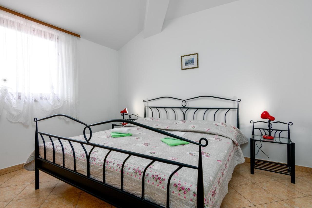 Family Friendly Apartments With A Swimming Pool Valbandon, Fazana - 2201 Штиньян Экстерьер фото