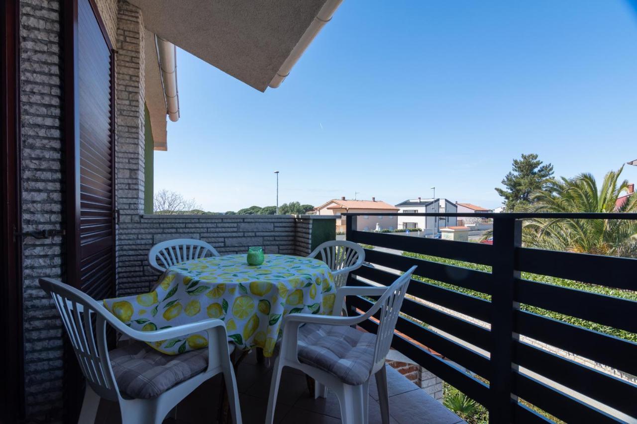Family Friendly Apartments With A Swimming Pool Valbandon, Fazana - 2201 Штиньян Экстерьер фото