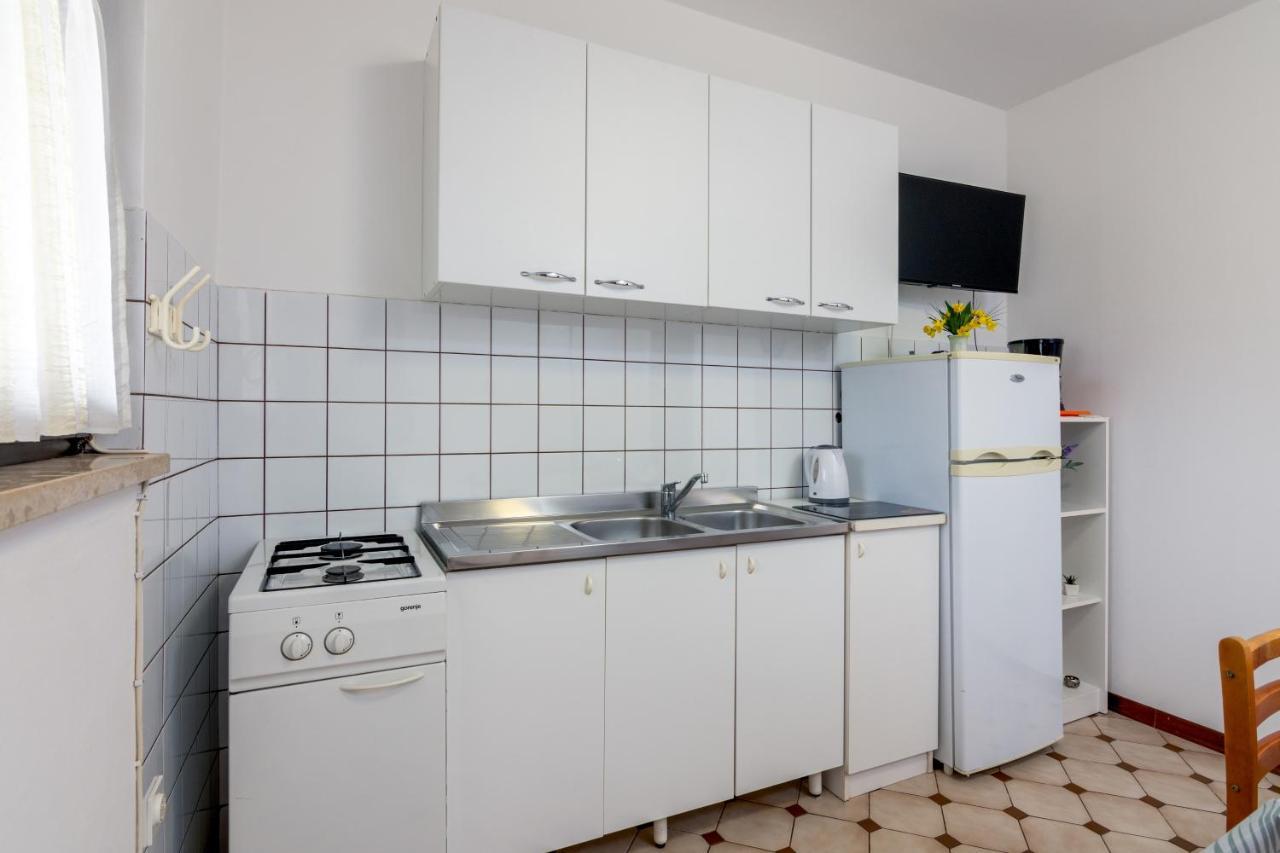 Family Friendly Apartments With A Swimming Pool Valbandon, Fazana - 2201 Штиньян Экстерьер фото
