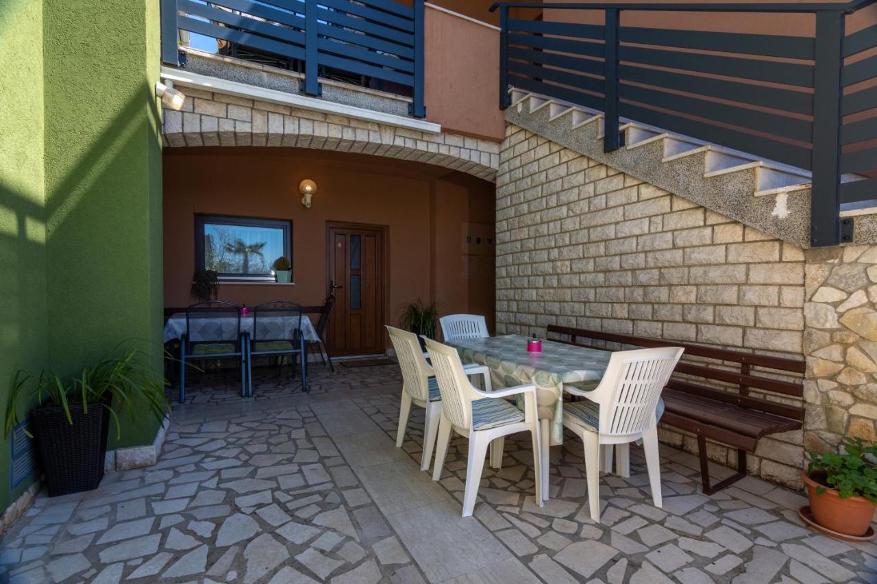 Family Friendly Apartments With A Swimming Pool Valbandon, Fazana - 2201 Штиньян Экстерьер фото