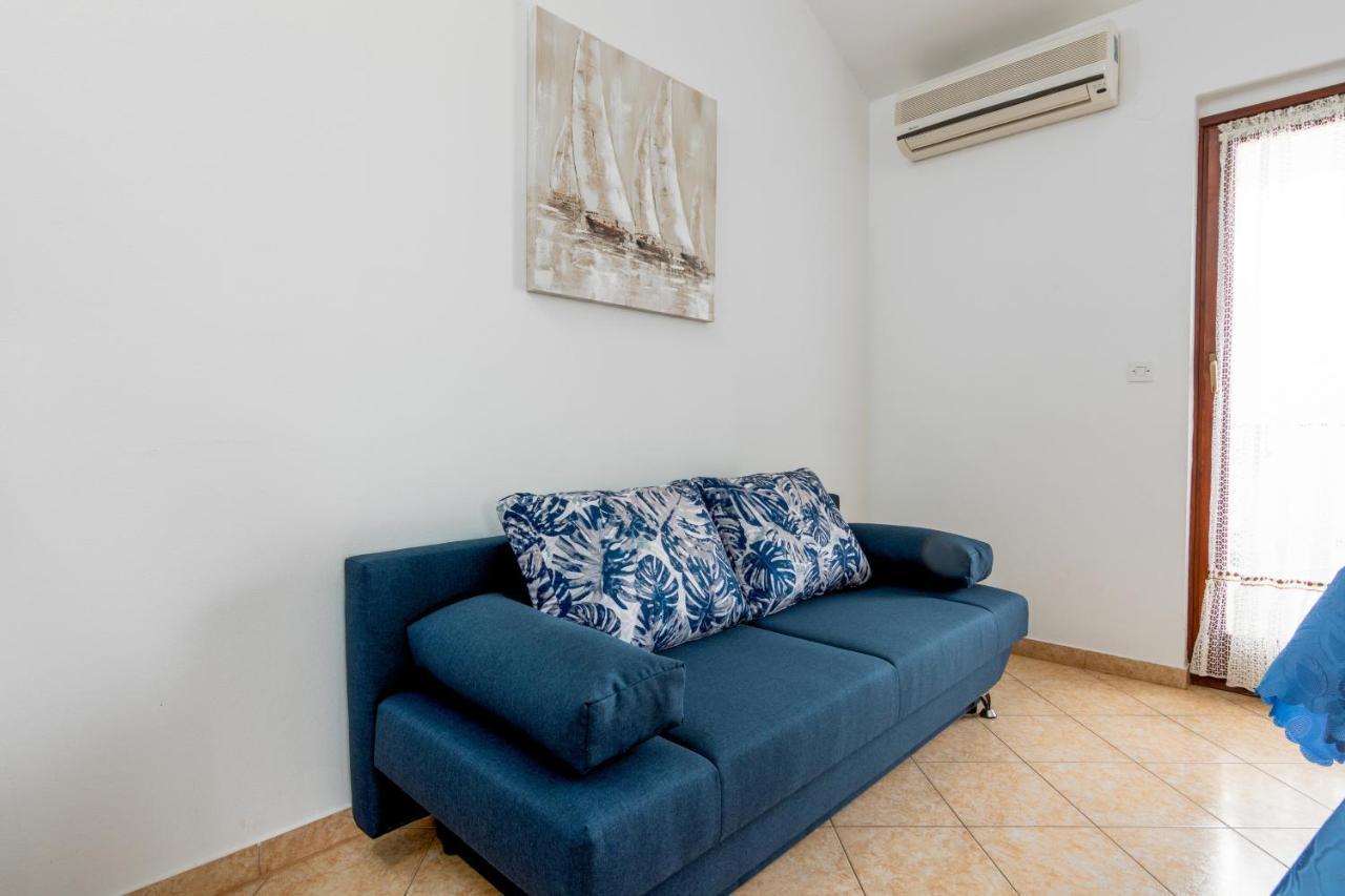 Family Friendly Apartments With A Swimming Pool Valbandon, Fazana - 2201 Штиньян Экстерьер фото