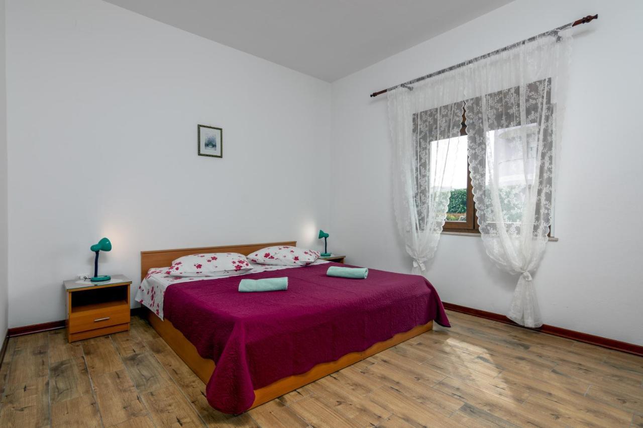 Family Friendly Apartments With A Swimming Pool Valbandon, Fazana - 2201 Штиньян Экстерьер фото